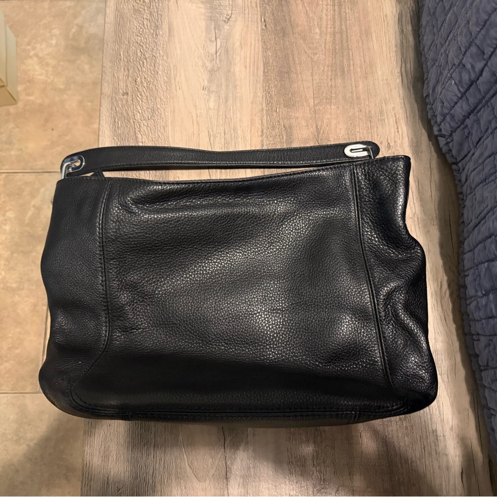 Michael Kors Classic Black Shoulder Bag - Picture 3 of 11
